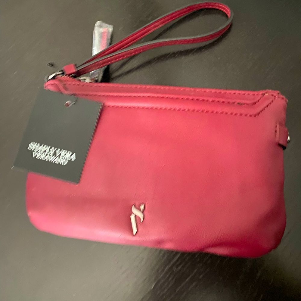 NWT Simply Vera Vera Wang Joyce Wristlet burgundy